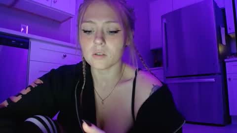 sneakyalicek online show from November 30, 3:00 am