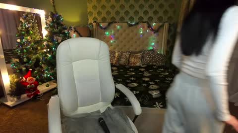 snow_whiteeex online show from December 8, 7:54 pm