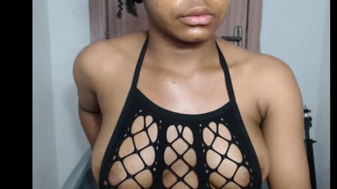 Snapshot of snowdrop5 chatting on October 30, 2:14 am snowdrop5 online show from October 30, 2:14 am