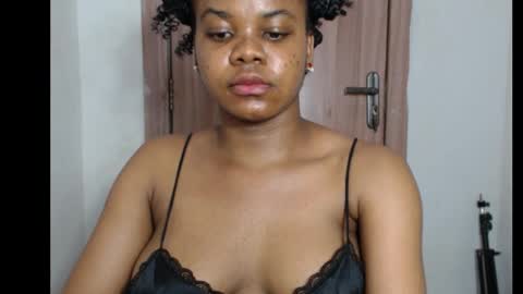 Snapshot of snowdrop5 chatting on October 31, 2:46 am snowdrop5 online show from October 31, 2:46 am