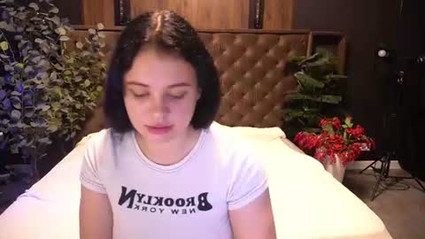 snowwhite_bella online show from July 17, 7:39 pm