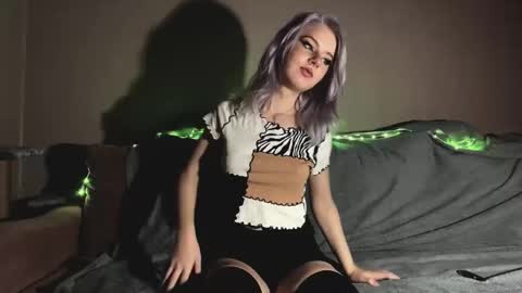 Snapshot of snowy_alice chatting on September 21, 1:43 pm snowy_alice online show from September 21, 1:43 pm