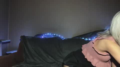 Snapshot of snowy_alice chatting on September 13, 1:08 pm snowy_alice online show from September 13, 1:08 pm