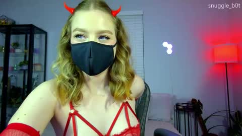 snuggle_b0t online show from October 21, 3:21 am