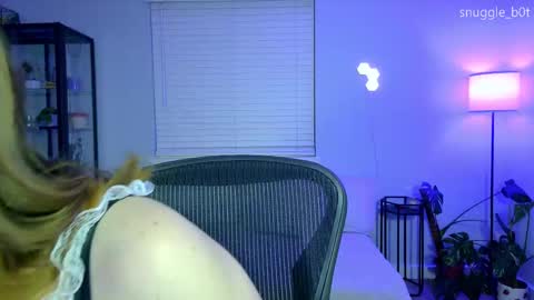 snuggle_b0t online show from October 5, 3:22 am