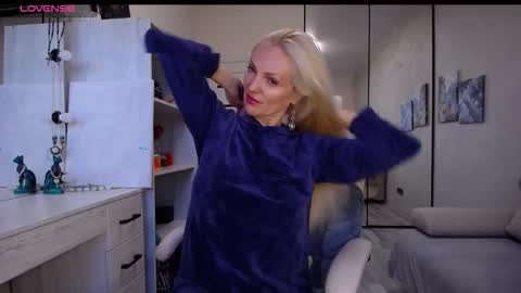 Snapshot of so_sexy_monna chatting on October 2, 12:32 pm Monna online show from October 2, 12:32 pm