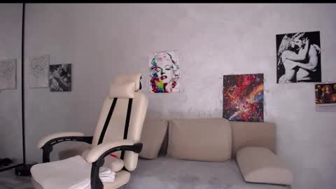 Monna online show from December 10, 1:22 pm