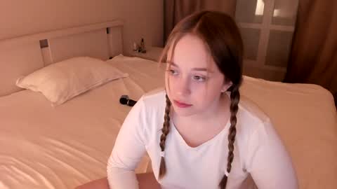 Snapshot of sofaris chatting on January 9, 9:26 pm Sophy online show from January 9, 9:26 pm