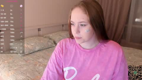 Snapshot of sofaris chatting on February 1, 7:34 pm Sophy online show from February 1, 7:34 pm