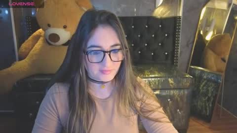 soffi_betacur_b online show from October 28, 3:23 am