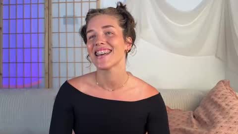 Julia    online show from September 25, 9:12 pm