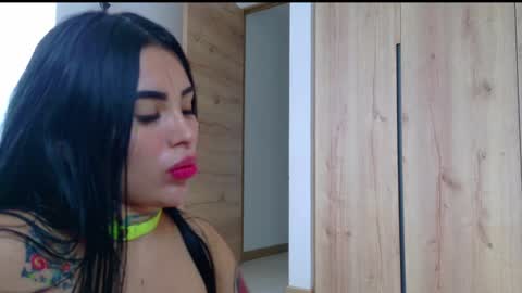 Snapshot of sofhia_cruz chatting on January 2, 3:19 pm sofhia cruz online show from January 2, 3:19 pm