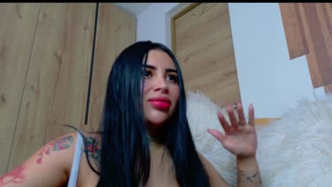 Snapshot of sofhia_cruz chatting on January 4, 2:35 pm sofhia cruz online show from January 4, 2:35 pm