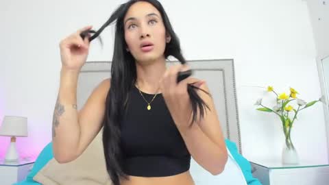 sofhyalove online show from March 31, 8:31 pm