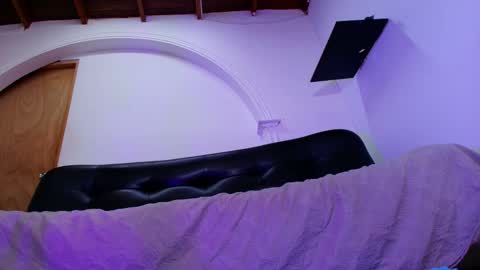 Snapshot of sofi_decker chatting on October 15, 11:57 am Sofia online show from October 15, 11:57 am