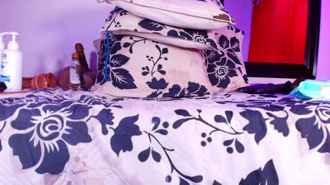 Snapshot of sofi_decker chatting on January 24, 3:43 am Sofia online show from January 24, 3:43 am