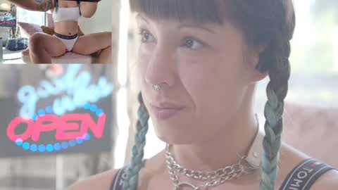 Snapshot of sofi_mora chatting on October 13, 3:04 pm Sofi Mora online show from October 13, 3:04 pm