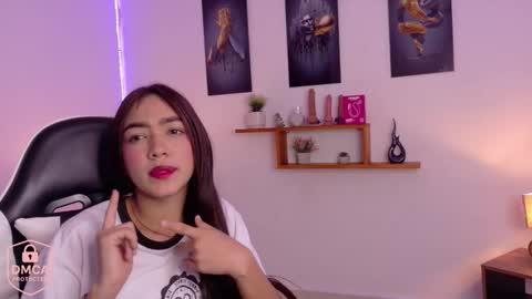 sofia_arango1107 online show from November 6, 7:31 pm