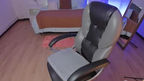 Snapshot of sofia_collen_ chatting on October 13, 7:27 pm sofia_collen_ online show from October 13, 7:27 pm