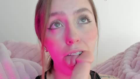 Snapshot of sofia_palacios_ chatting on February 16, 3:47 am online show from February 16, 3:47 am