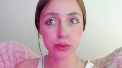 Snapshot of sofia_palacios_ chatting on February 19, 2:44 am online show from February 19, 2:44 am