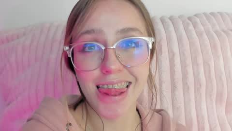 Snapshot of sofia_palacios_ chatting on February 9, 4:04 am online show from February 9, 4:04 am