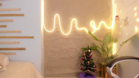 Snapshot of sofia_riveraa chatting on December 15, 5:10 pm SOFIA online show from December 15, 5:10 pm