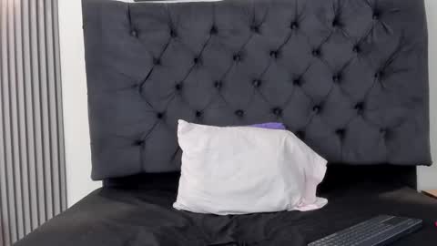 Snapshot of sofia_seduccion chatting on October 10, 12:32 pm sofi online show from October 10, 12:32 pm