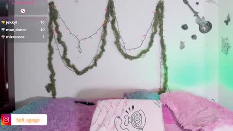 sofiacruz16 online show from December 17, 8:12 am