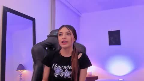 Sofia  Help me reach 5K followers  online show from November 5, 8:25 pm