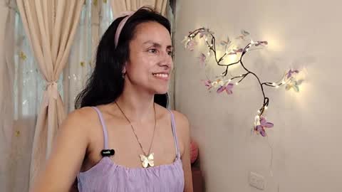 Sofi Bella online show from April 6, 7:04 pm