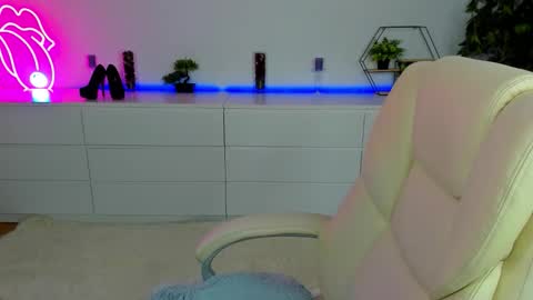 Snapshot of sofii_darling chatting on October 20, 4:43 pm sofii_darling online show from October 20, 4:43 pm