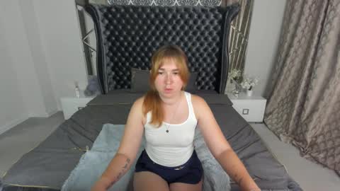 Snapshot of sofii_darling chatting on October 12, 4:31 pm sofii_darling online show from October 12, 4:31 pm