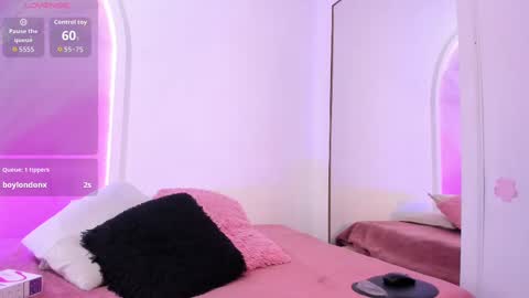 Snapshot of sofii_lopezz chatting on September 18, 11:53 am Sofii Lopezz online show from September 18, 11:53 am