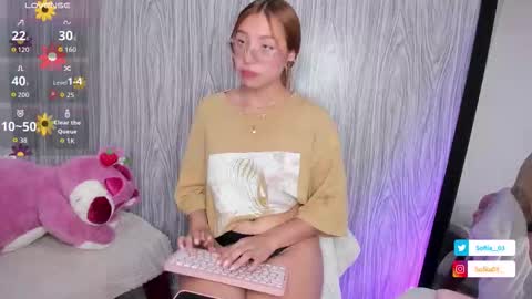 Snapshot of sofiii_03 chatting on September 17, 1:58 am SOFIA online show from September 17, 1:58 am