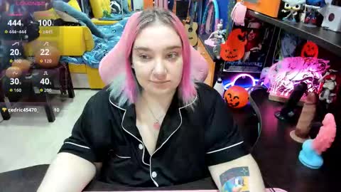 Snapshot of softie_sofy chatting on October 30, 2:25 am Sofie online show from October 30, 2:25 am