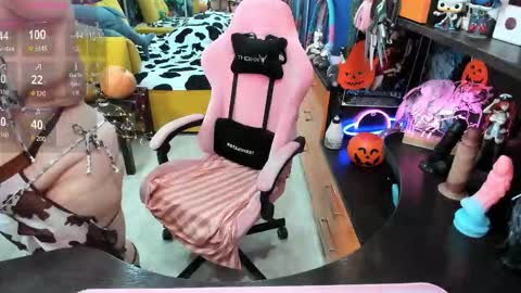 Snapshot of softie_sofy chatting on November 1, 3:10 am Sofie online show from November 1, 3:10 am