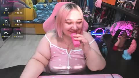 Snapshot of softie_sofy chatting on October 24, 3:46 am Sofie online show from October 24, 3:46 am