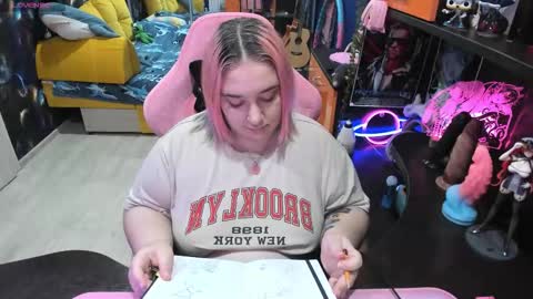 Snapshot of softie_sofy chatting on October 19, 8:27 am Sofie online show from October 19, 8:27 am