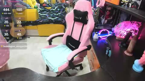 Snapshot of softie_sofy chatting on September 28, 5:47 am Sofie online show from September 28, 5:47 am