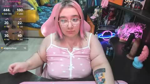 Snapshot of softie_sofy chatting on October 14, 4:48 am Sofie online show from October 14, 4:48 am