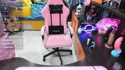 Snapshot of softie_sofy chatting on October 10, 7:46 am Sofie online show from October 10, 7:46 am