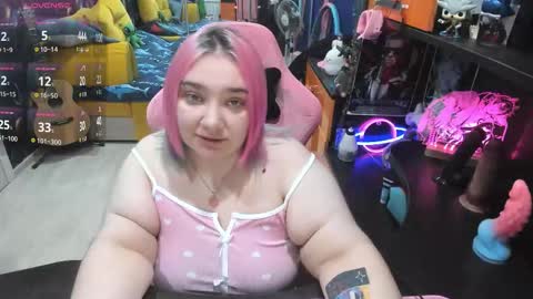 Snapshot of softie_sofy chatting on October 6, 11:20 pm Sofie online show from October 6, 11:20 pm