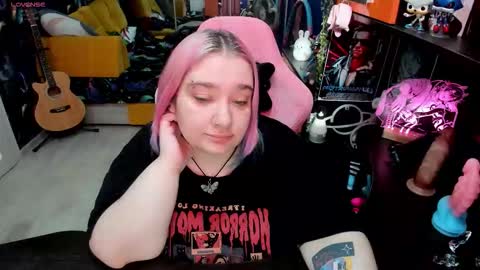 Snapshot of softie_sofy chatting on September 19, 3:27 am Sofie online show from September 19, 3:27 am