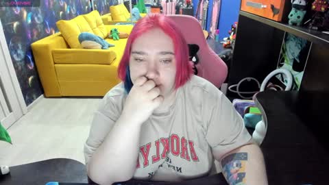 Sofie online show from December 6, 1:40 am
