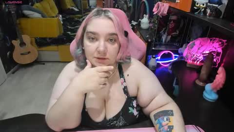 Snapshot of softie_sofy chatting on September 23, 1:48 am Sofie online show from September 23, 1:48 am