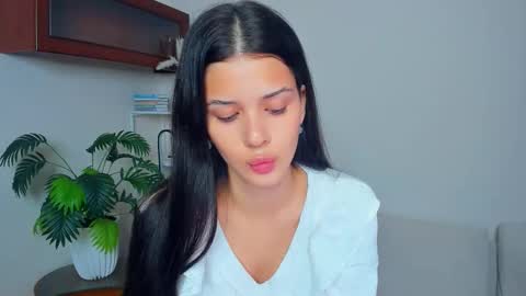 Snapshot of softlyy_bold chatting on October 17, 7:00 am Alice online show from October 17, 7:00 am