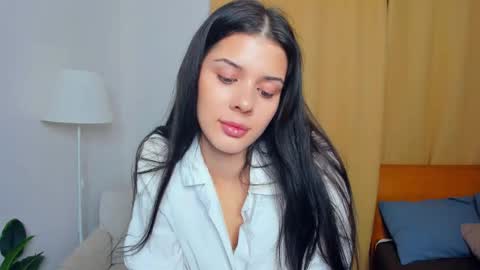 Snapshot of softlyy_bold chatting on October 31, 7:01 am Alice online show from October 31, 7:01 am