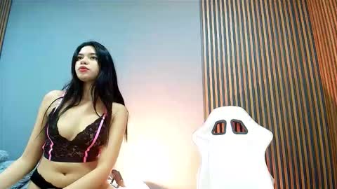 Snapshot of sofy_west chatting on October 2, 3:00 am sofy west online show from October 2, 3:00 am