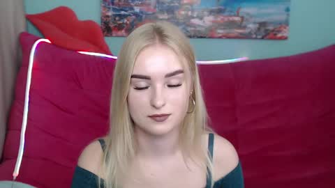 Snapshot of sofysoft chatting on October 26, 7:04 am Sofie online show from October 26, 7:04 am